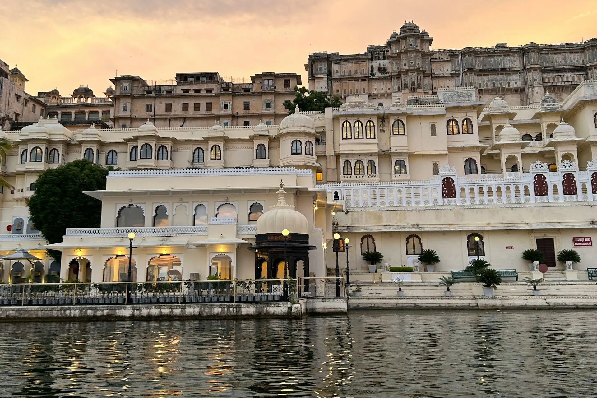 one-day-udaipur-local-sightseeing-tour-package-private-cab-header-v2